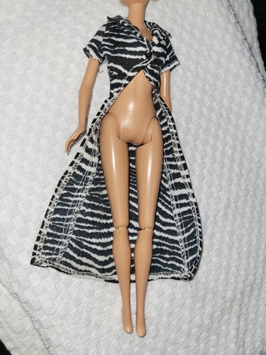 ABRIGO CHAQUETA DE MUÑECA BARBIE A RAYAS CEBRA - Imagen 2 de 7