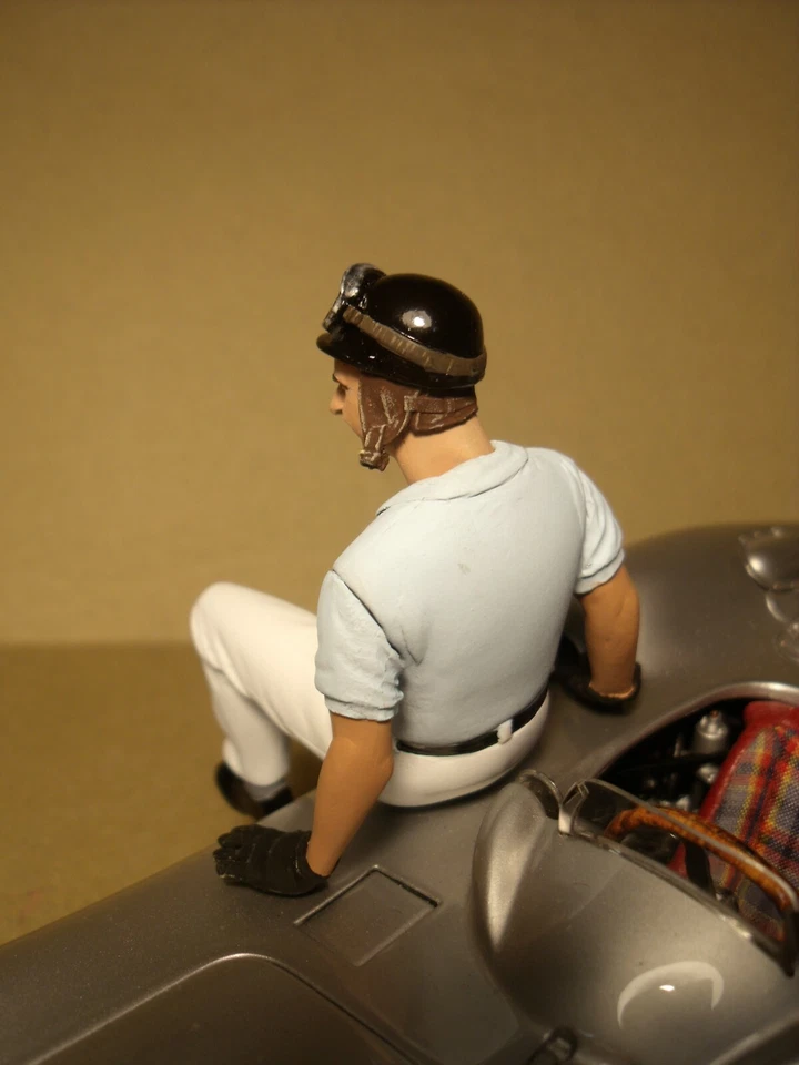 1/18 FIGURE  FANGIO  PIT STOP  VROOM  UNPAINTED  CMC  CMR  MINICHAMPS  - Image 4 of 4