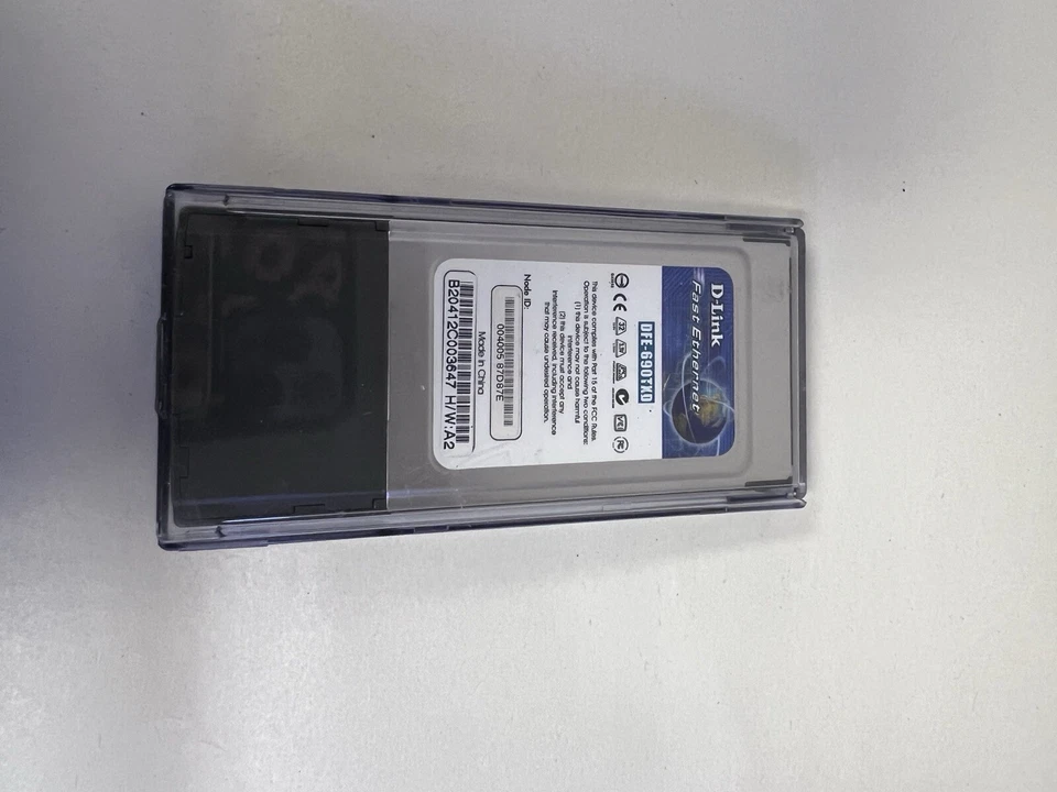 Tarjeta de red D-Link Fast Ethernet 10/100 Mbps CardBus PC DFE-690TXD Foto 2 de 4