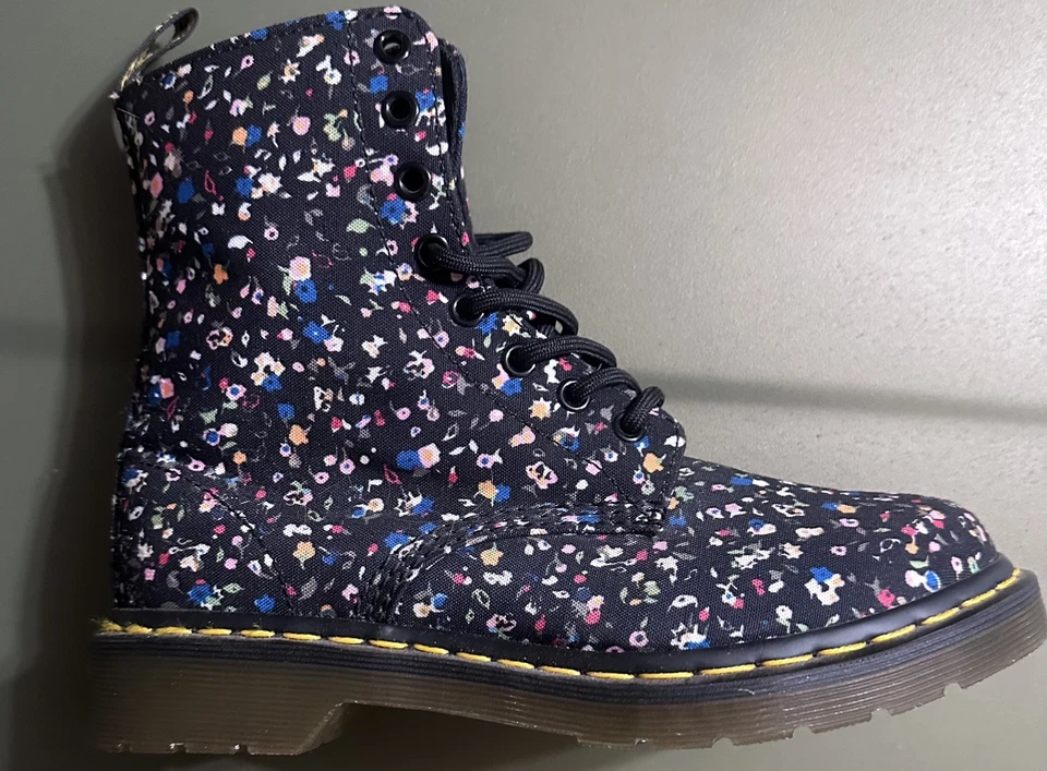 Botas con cordones de tela floral Dr. Marten Page para mujer talla 7 en excelente estado Foto 4 de 4