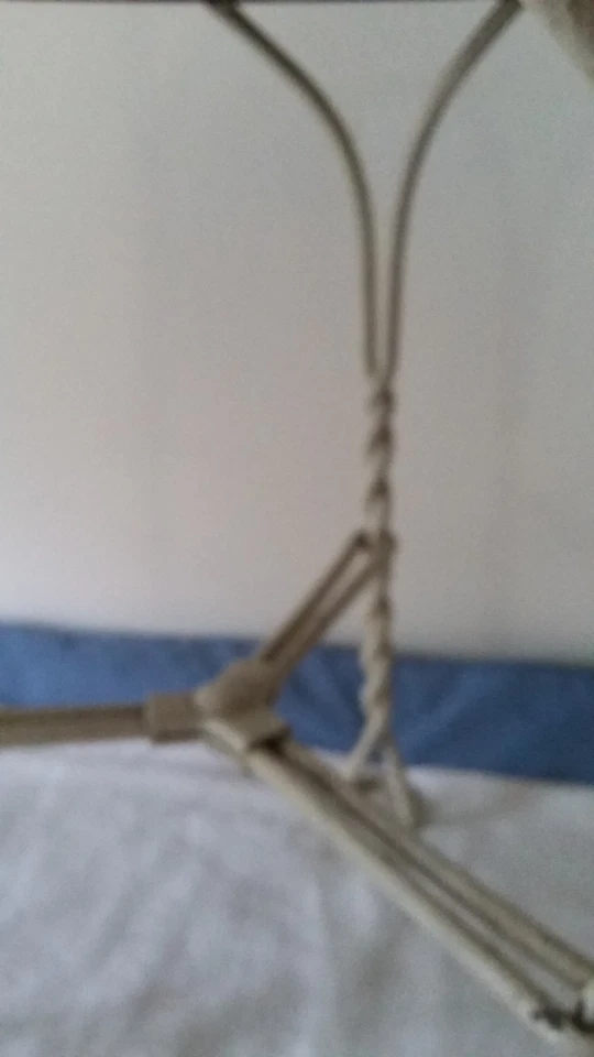 Antiguo taburete VICTORIANO Twist HIERRO FORJADO Helado SOPORTE PARA PLANTAS De colección Foto 3 de 4