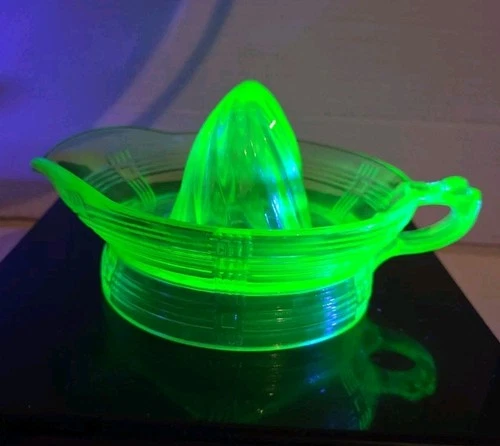 Vintage federal glass Hazel-Atlas Crisscross  , Uranium