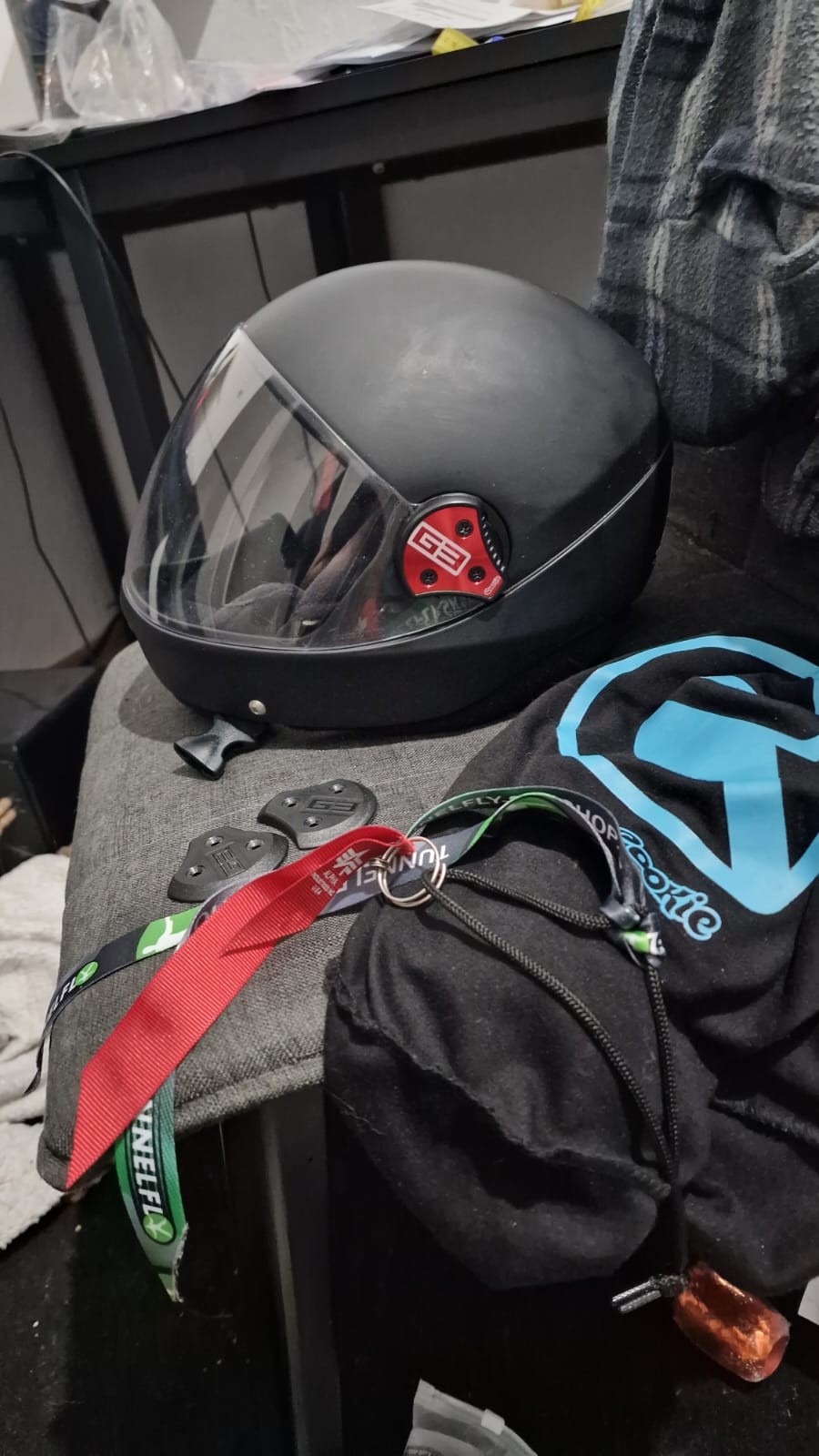 Cookie G3 Helm, Größe L + Plates und Packband