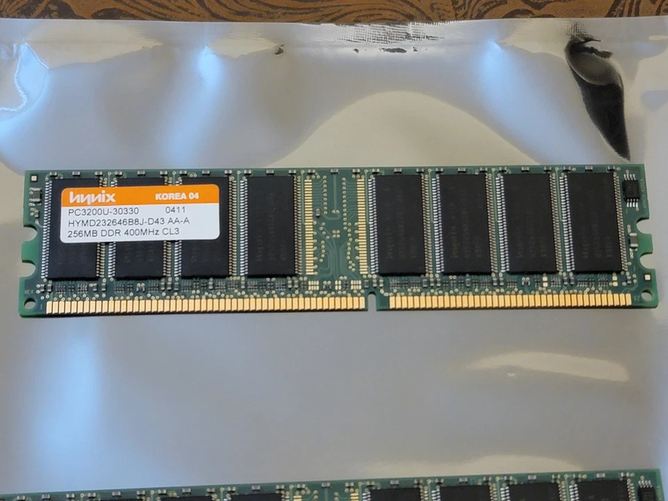 512mb Hynix (2X256MB) DDR PC3200U-30330 400Mhz CL3 HYMD232646B8J-D43 ヨ Foto 2 de 4