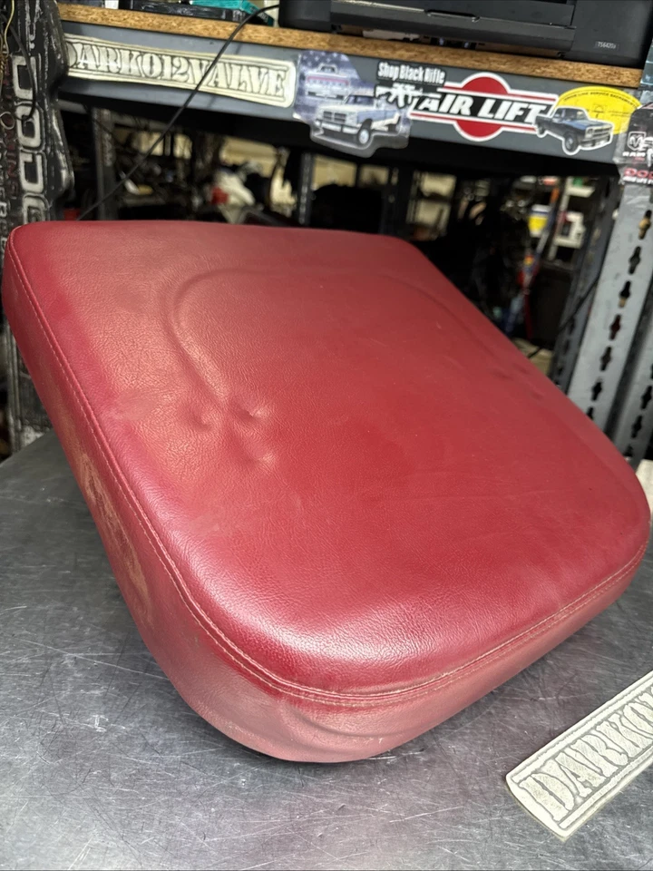 Заднее сиденье-прыжок 1992-1993 Dodge Ram Club Cab D250 D350 W350 W250 Cummins красное - Изображение 2 из 4