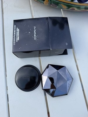 MAC Sheer Mystery Powder Poudre Retouche Express ~Light/Medium ~ 8g/0.28 Oz BNIB