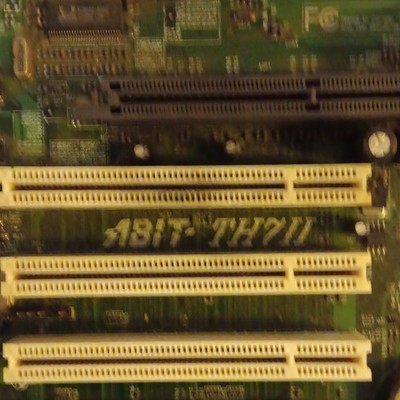 ABIT TH711 ATX Intel Socket 478 DDR SDRAM 4 DIMM AGP PCI RAID VGA