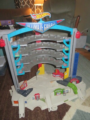 Hot Wheels FML03 Super Ultimate Garage Play Set