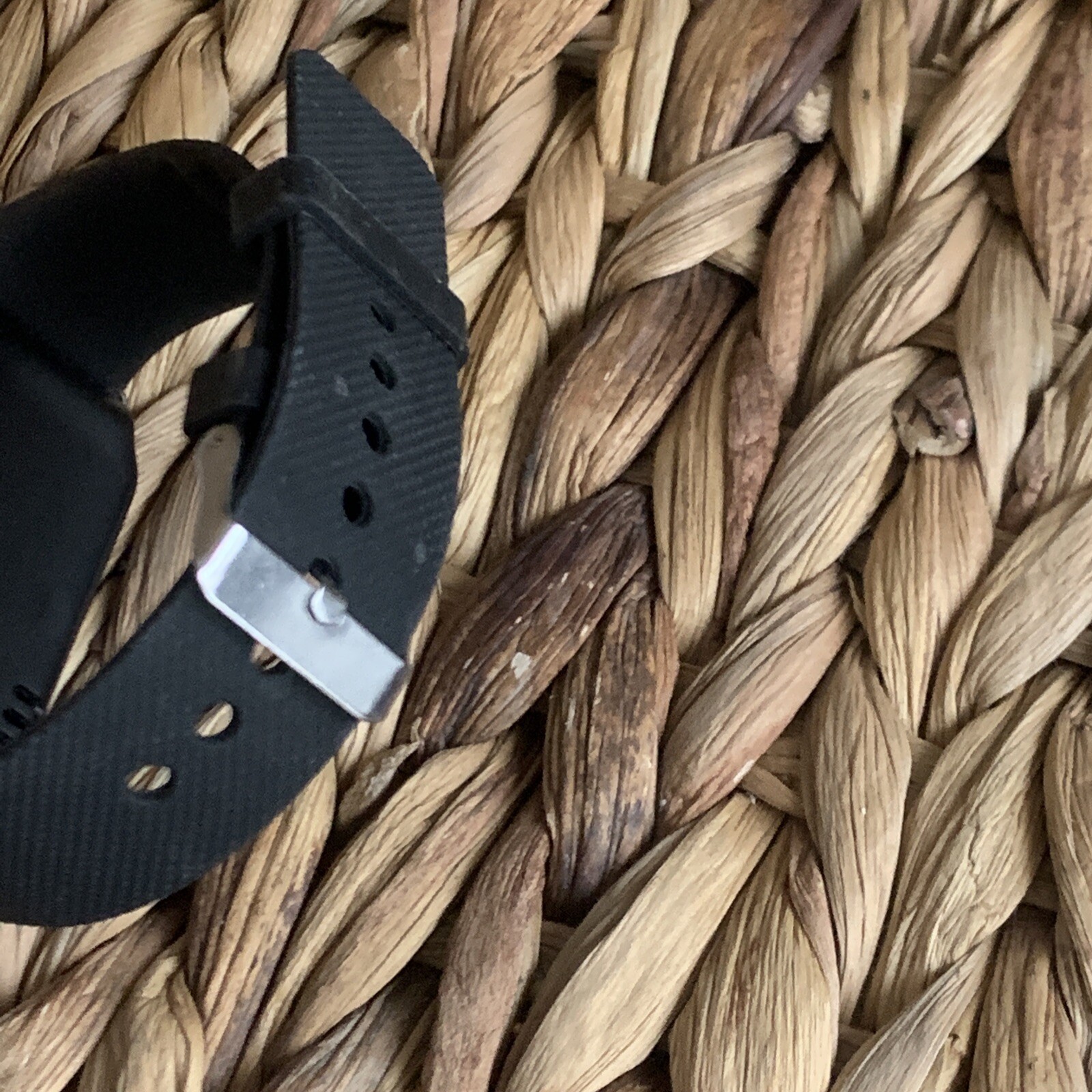 Generic versatile android Apple Watch needs batte… - image 4