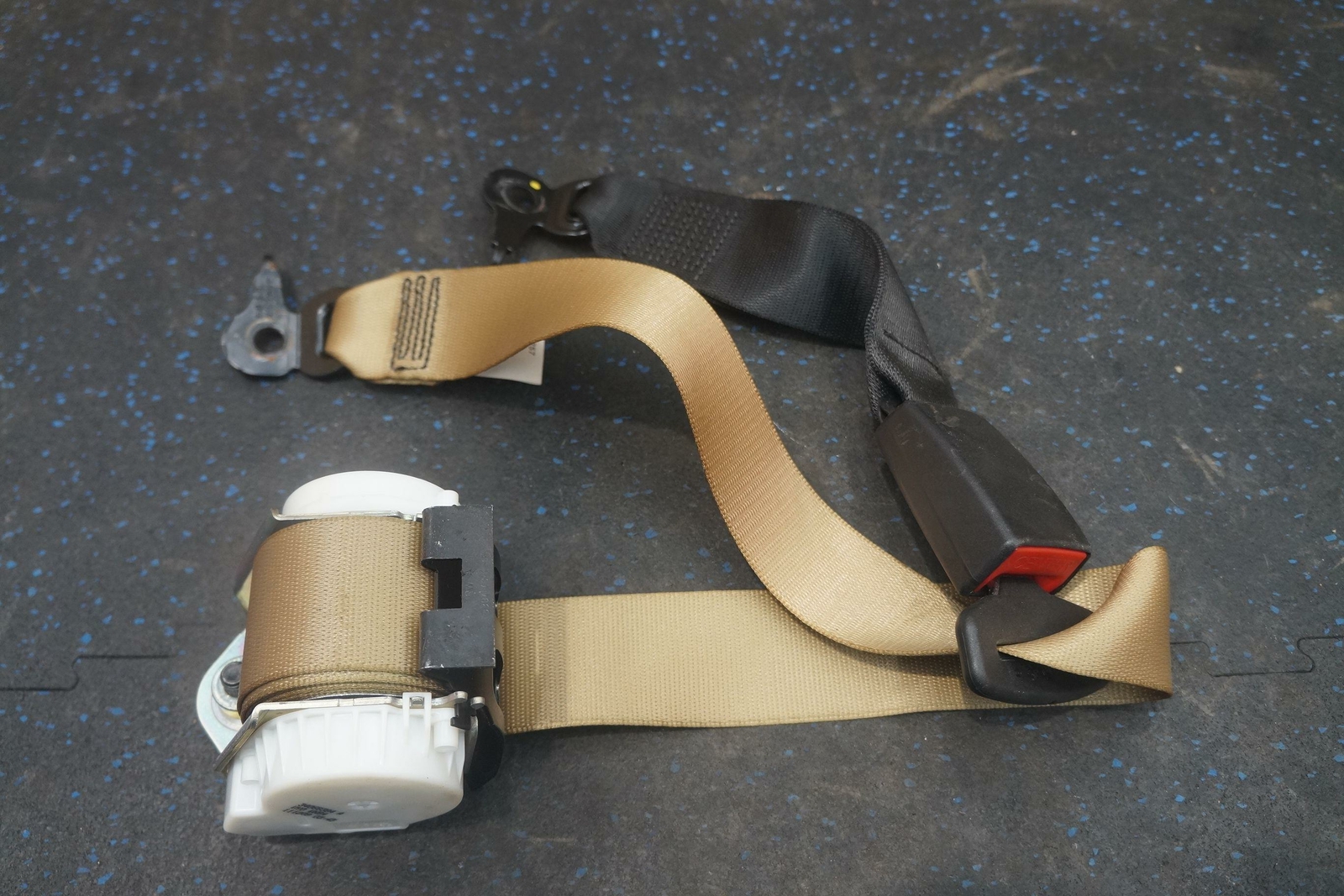 Rear Center Seat Belt 72117223075 OEM Rolls Royce Ghost Series I 2010