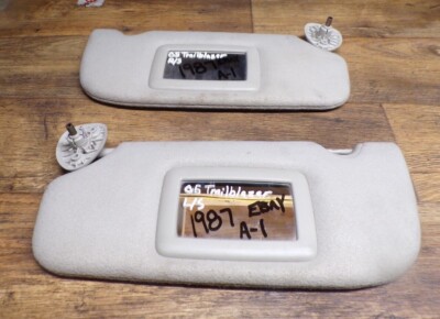 05-07 TRAILBLAZER RAINER ENVOY SHORT SUN VISORS LEFT RIGHT PAIR W/O ILLUMINATION