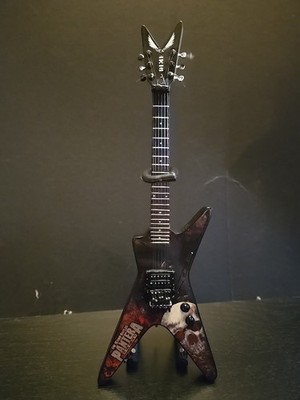 Axe Heaven Mini Guitar Dean ''Dimebag ''Darrell 