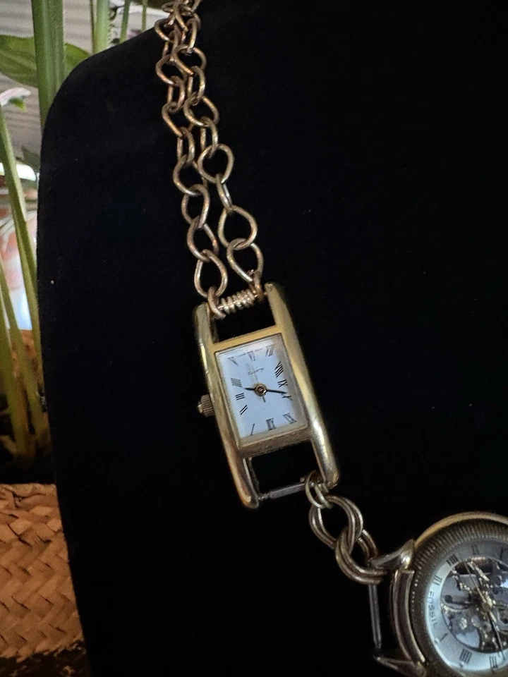 Collar único tono oro con 3 relojes (Fósil, Guess, sin marca) y 2 cadenas Foto 4 de 4