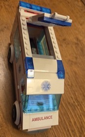 LEGO CITY Ambulance Set # 4431 100% Complete minifigs 3 Figures lot 2012 No Box