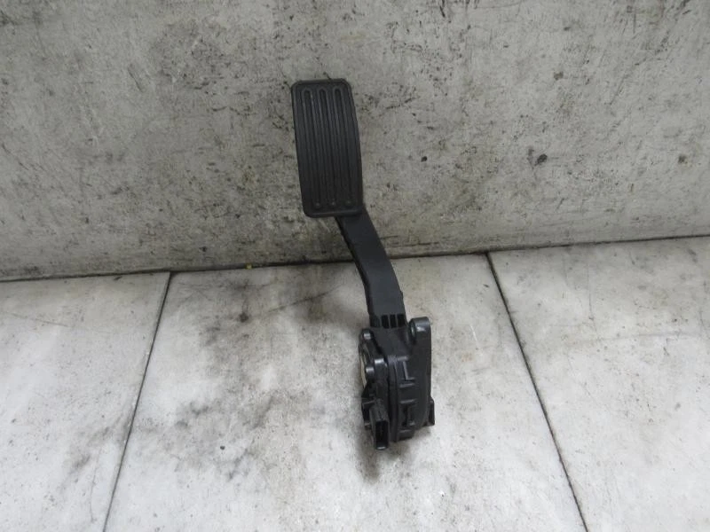 2013 NISSAN ALTIMA GAS PEDAL - Image 2 of 4