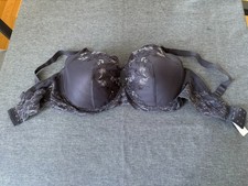 BH Triumph 90 E Lavendel mit Spitze und Blume...