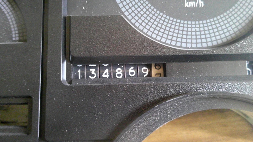 1988 - 1990 C1500 C2500 K1500 K2500 MANUAL TRANS INSTRUMENT CLUSTER 134K MILES - Image 2 of 3