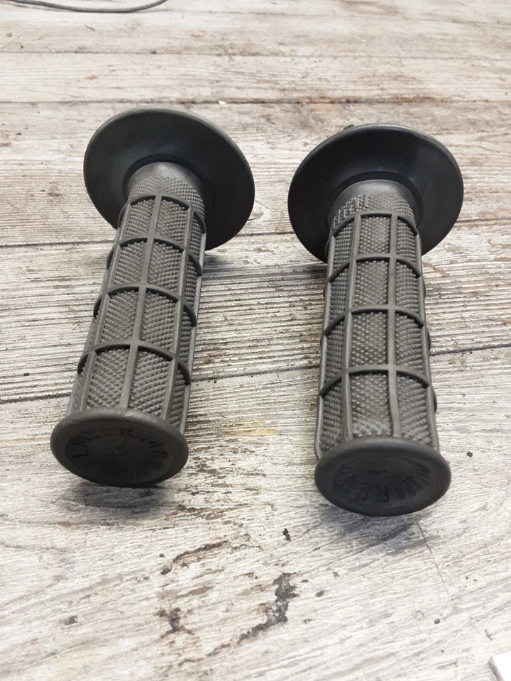 2007 07 07-09 Kawasaki Eliminator 125 BN125 Renthal empuñaduras medianas tubo de acelerador Foto 2 de 4