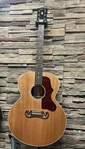 Gibson SJ-100 in walnut & cedar jumbo acoustic- electric guitar USA 2016 w/case