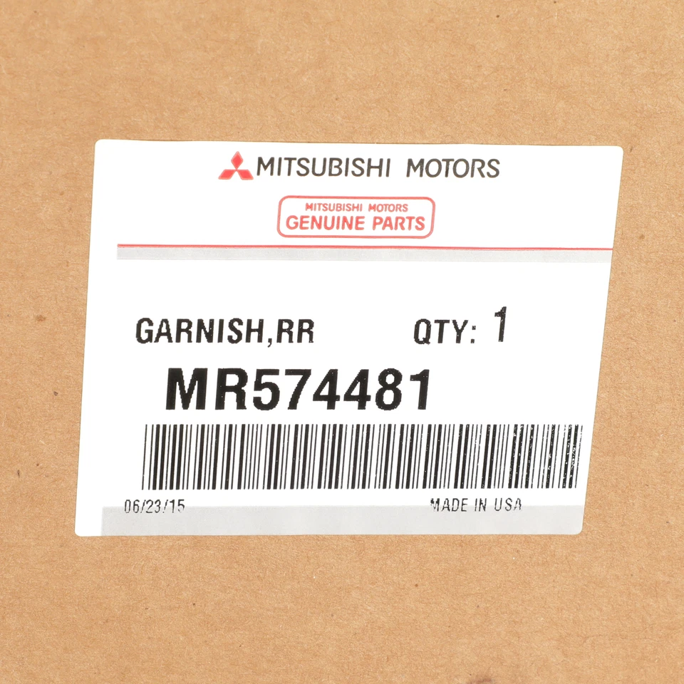 OEM 2004-2011 Genuine Mitsubishi Endeavor Rear Bumper Upper Molding MR574481 - Imagem 4 de 4