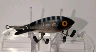 2 1/2'' Bomber Bait Black Back with Gray Stripes and White Belly & Red Throat