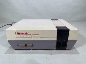 Vintage 1985 Nintendo NES-001 Video Game Console w/ Zapper + Max Controllers etc