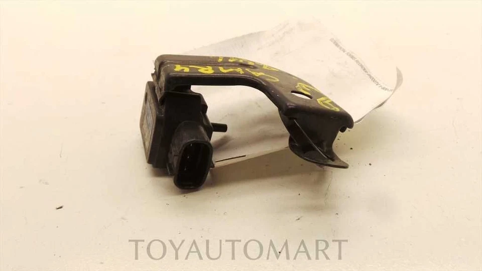 92 93 94 95 96 Toyota Camry Vacuum Sensor 89420-33010 - Image 3 of 4