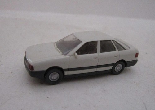 AUDI 80 4dr sedan WHITE 48mm plastic HO 1/87 scale model by WIKING 13121 | Zustand: Used