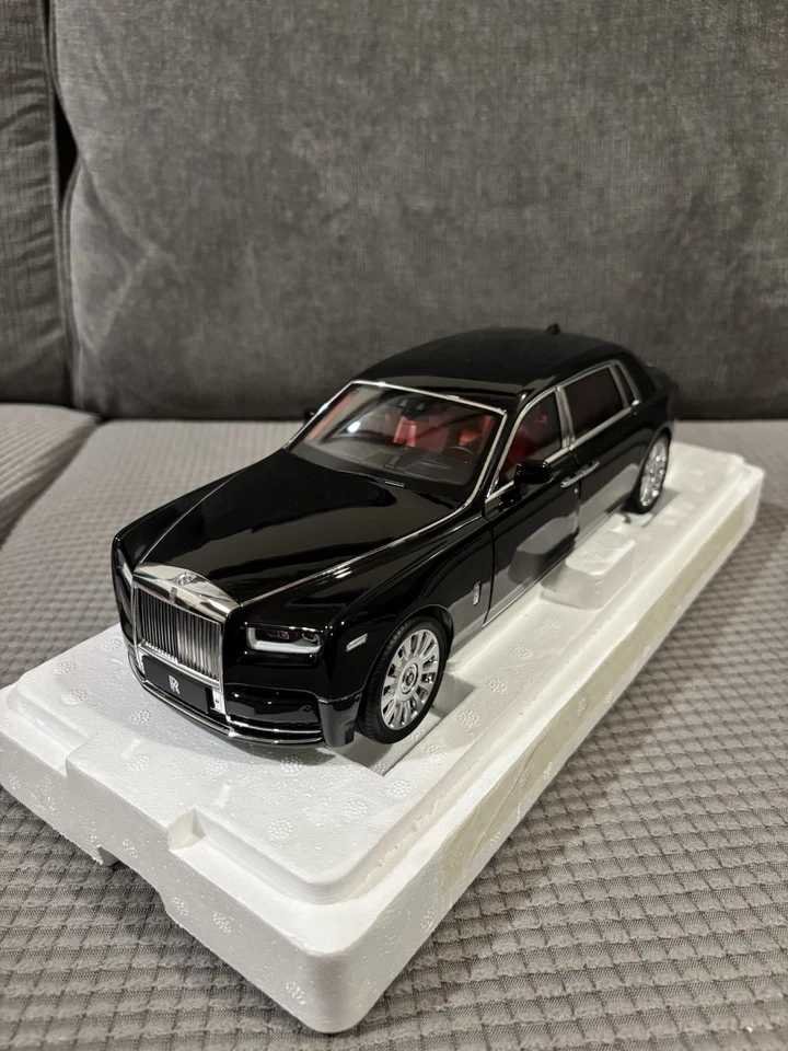 1/18 Rolls-Royce Phantom VIII Black/Red Interior Dealer Edition New With Defect - Image 3 of 4