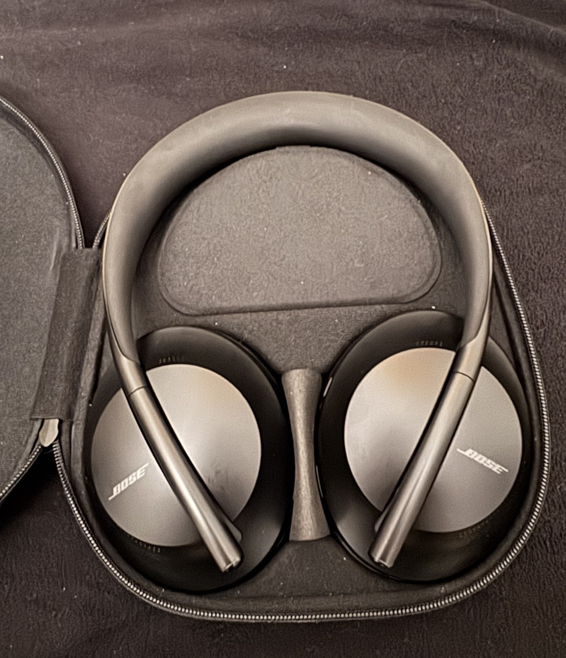 Bose 700 Wireless Noise Cancelling Headphones in Sleek Black Design-image