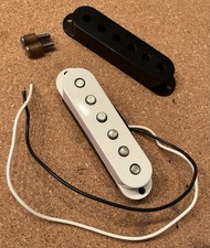 Fender MIM Standard Stratocaster Single Coil Pickup Strat +2 Covers: White Black