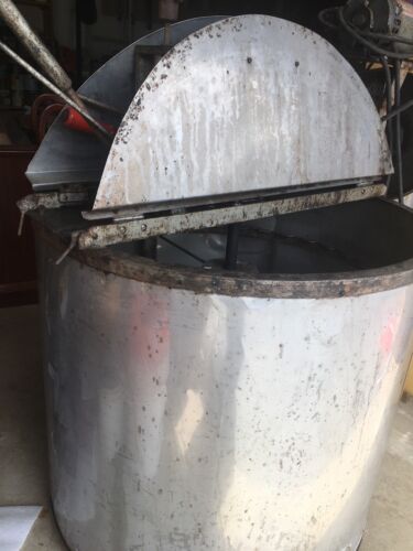 33 Frame Walter T Kelley Electric Multi speed Honey extractor