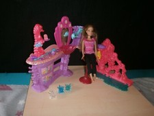 Barbie mit Barbiemöbel  Friesiertisch mit Zubehör  Meeresoptik Mattel Konvolut