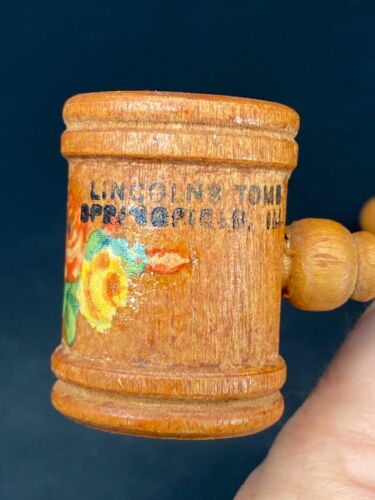 Agitadores de sal y pimienta florales de madera de colección Lincoln Tomb Souvenir - Imagen 4 de 7