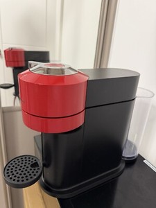 Nespresso Vertuo Next Kaffeemaschine - Kirschrot