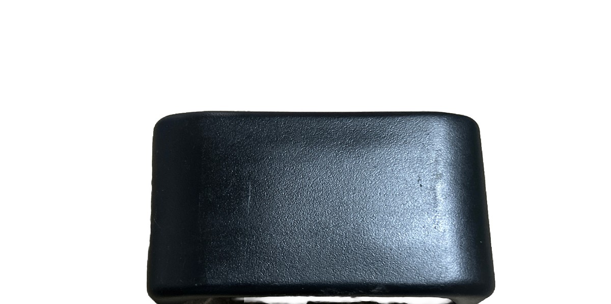 2003-2006 GM Yukon Denali SEAT ADJUSTER/RECLINER COVER 15747307  