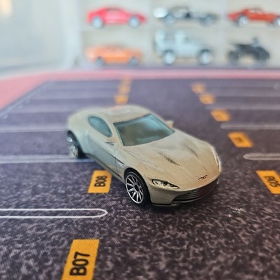 2015 Hot Wheels James Bond 007 Silver Aston Martin Spectre DB10 Skyfall (basic)