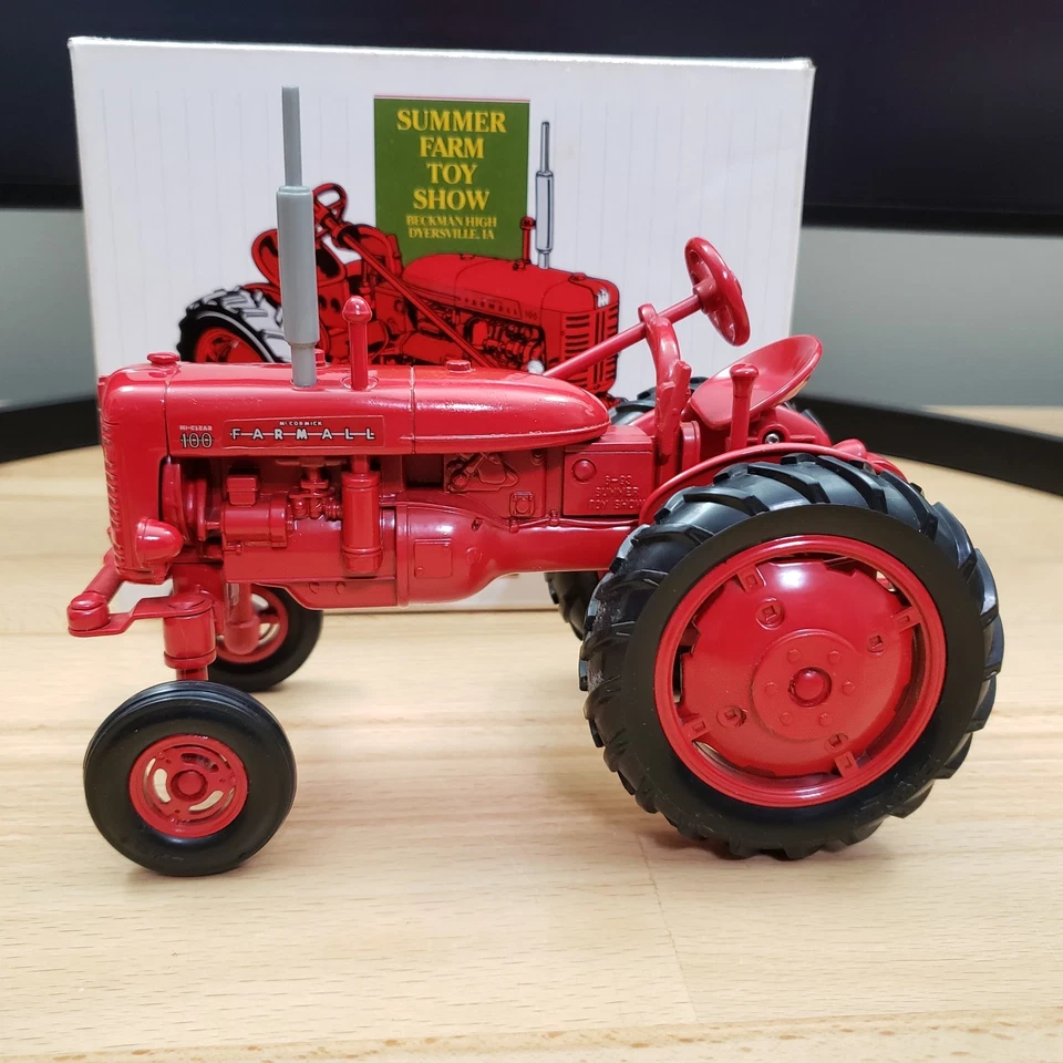 Ertl McCormick Farmall 100 High Clear Tractor Summer Toy Show 1993 Diecast 1:16 - Image 4 of 4