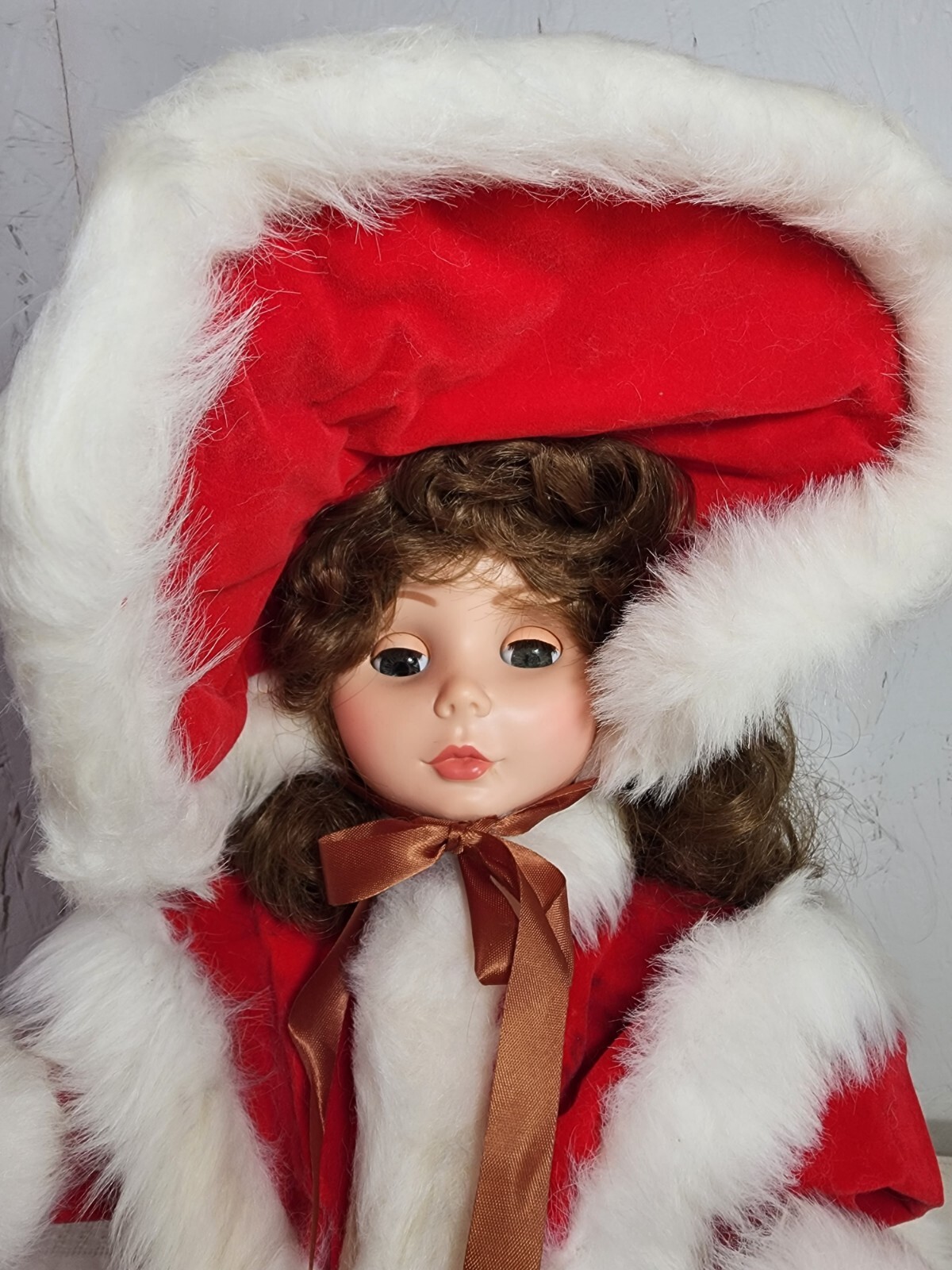 Vtg Mechanical Animatronic Christmas Doll Department Store Window