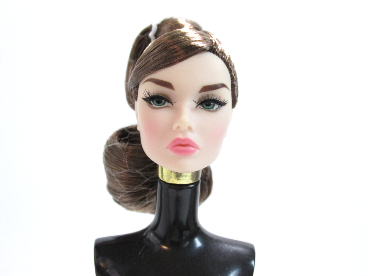 1点のみ‼️ Poppy parker WHEN IN PARIS When In Paris Poppy Parker is the 3rd W Club doll of 2023
