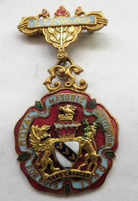 1946 ROYAL MASONIC INSTITUTION FOR BOYS - STEWARD - ENAMELED BADGE
