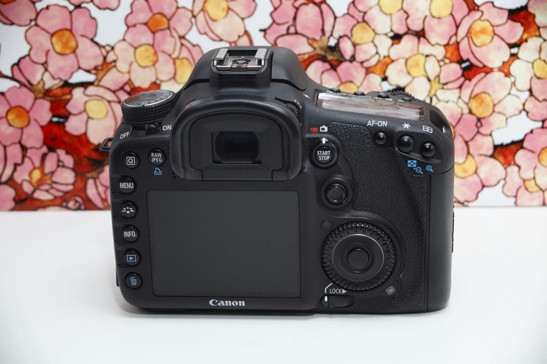 Canon EOS 7D DSLR Camera Kit with EF-S 18-55mm Lens Excellent