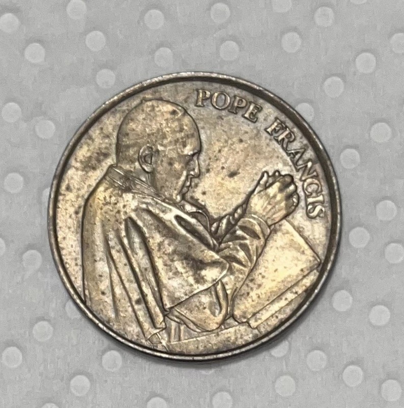 Pope Francis Catholic Religious Pocket Coin Token 25mm Praying Bronze Tone Medal