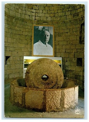 c1970s La Cote D' Azur Centre Mondial De La Poterie Musee Picaso Postcard