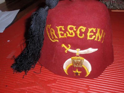 VINTAGE CRESCENT FEZ MASONIC HAT WITH TASSEL  WM. H. HORSTMANN CO.  PHILA.