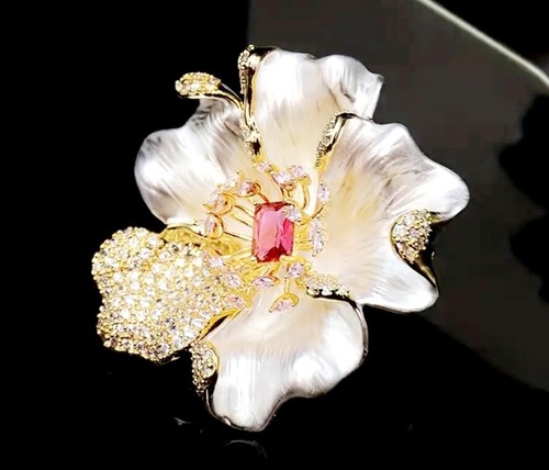1pc Luxury Floral Brooch, 18K Golden Plated, Cubic Zirconia - Picture 3 of 3