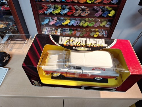 FORD 1957 COURIER SEDAN DELIVERY 1:18 DELUXE EDITION ROAD SIGNATURE - Picture 5 of 6