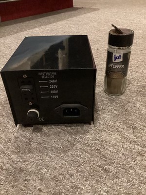 Goldsource ST-300 Step Up & Down Voltage Transformer   300W   Good Condition