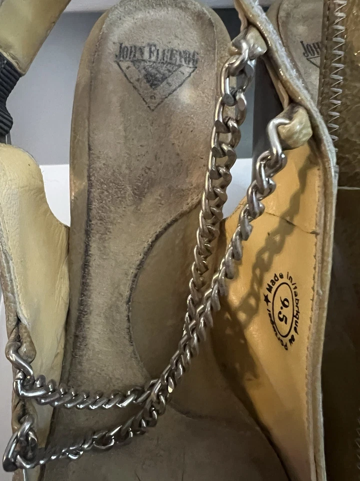 JOHN FLUEVOG BLIND FAITH PUMPS 9..5 HEELS SHOES TAUPE PATENT LEATHER CHAINS Used - Image 2 of 4