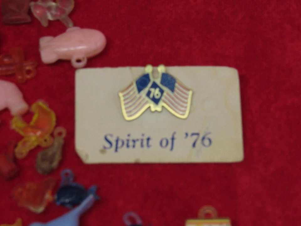 Lote De Colección De 60+ Dijes Y Baratijas Cracker Jack, Gumball, Máquina Expendedora. Foto 4 de 4